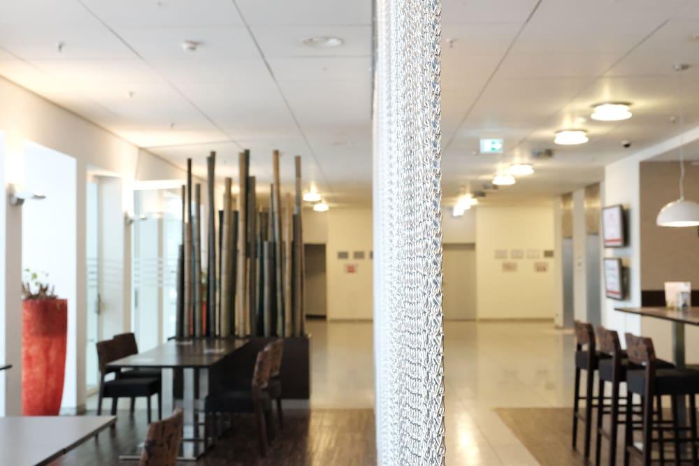 Webers - Das Hotel Im Ruhrturm Эссен Экстерьер фото